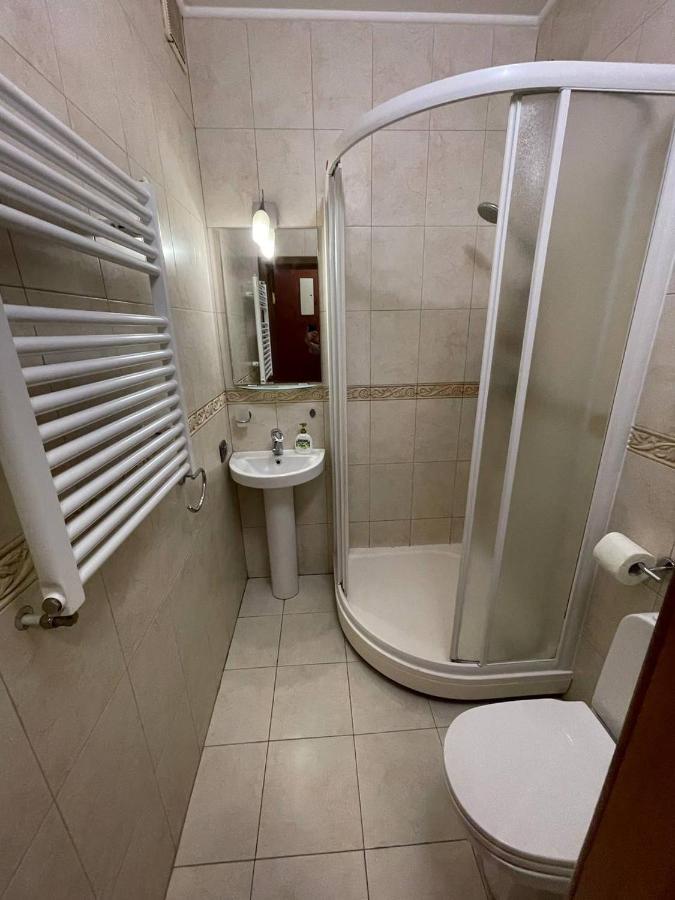 One Bedroom Kreschatik Str 4 Kiev Exterior foto